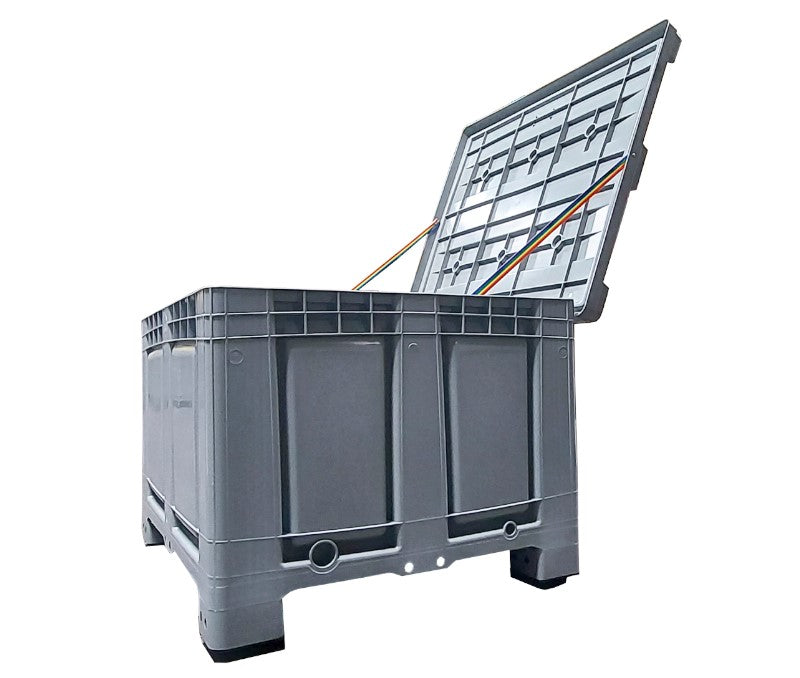 Pilnai pilka plastikinė padėklų dėžė ant 4 pėdų, uždara (išmatavimai 1200x1000x790 mm)