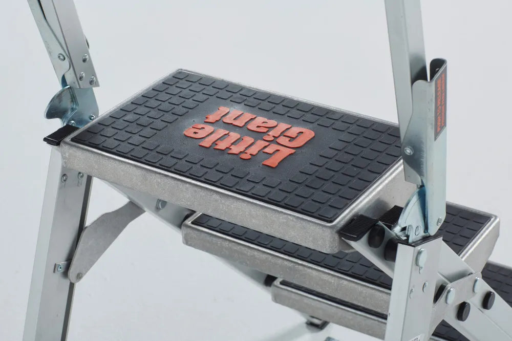 Podest roboczy Little Giant Brenta o wysokości 45 cm, 2 stopnie, 2 koła